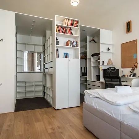 Family Friendly In Karlin Near The Centre By Easybnb * Prag