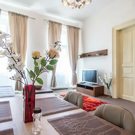 Daire Family Friendly In Karlin Near The Centre By Easybnb Prag