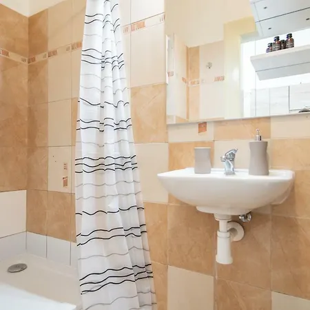 Family Friendly In Karlin Near The Centre By Easybnb